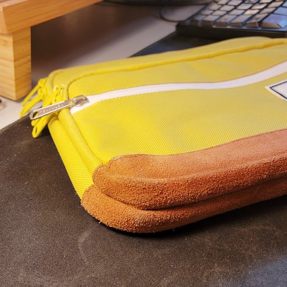 Authentic Herschel Pop Quiz Three-Pocket Tablet Sleeve, EUC - Picture 8 of 11